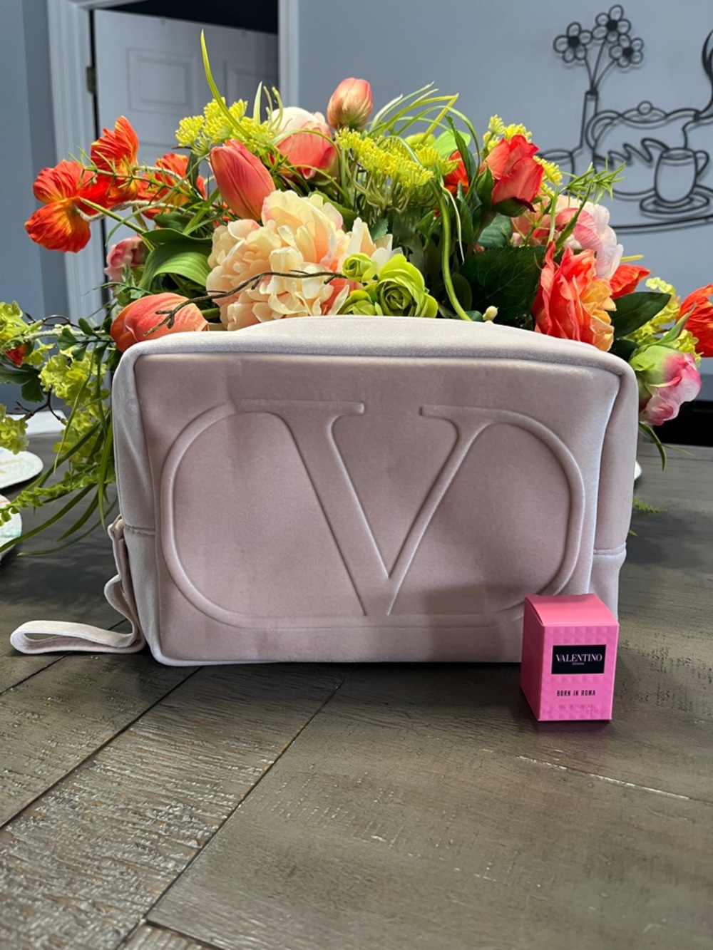 Valentino Donna Born in Roma Eau De Parfum & Cosmetic Bag-NEW